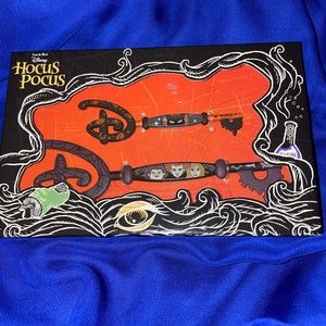 New‎ Collectible Halloween Key Set Disney Hocus Pocus Film  Sanderson Sisters